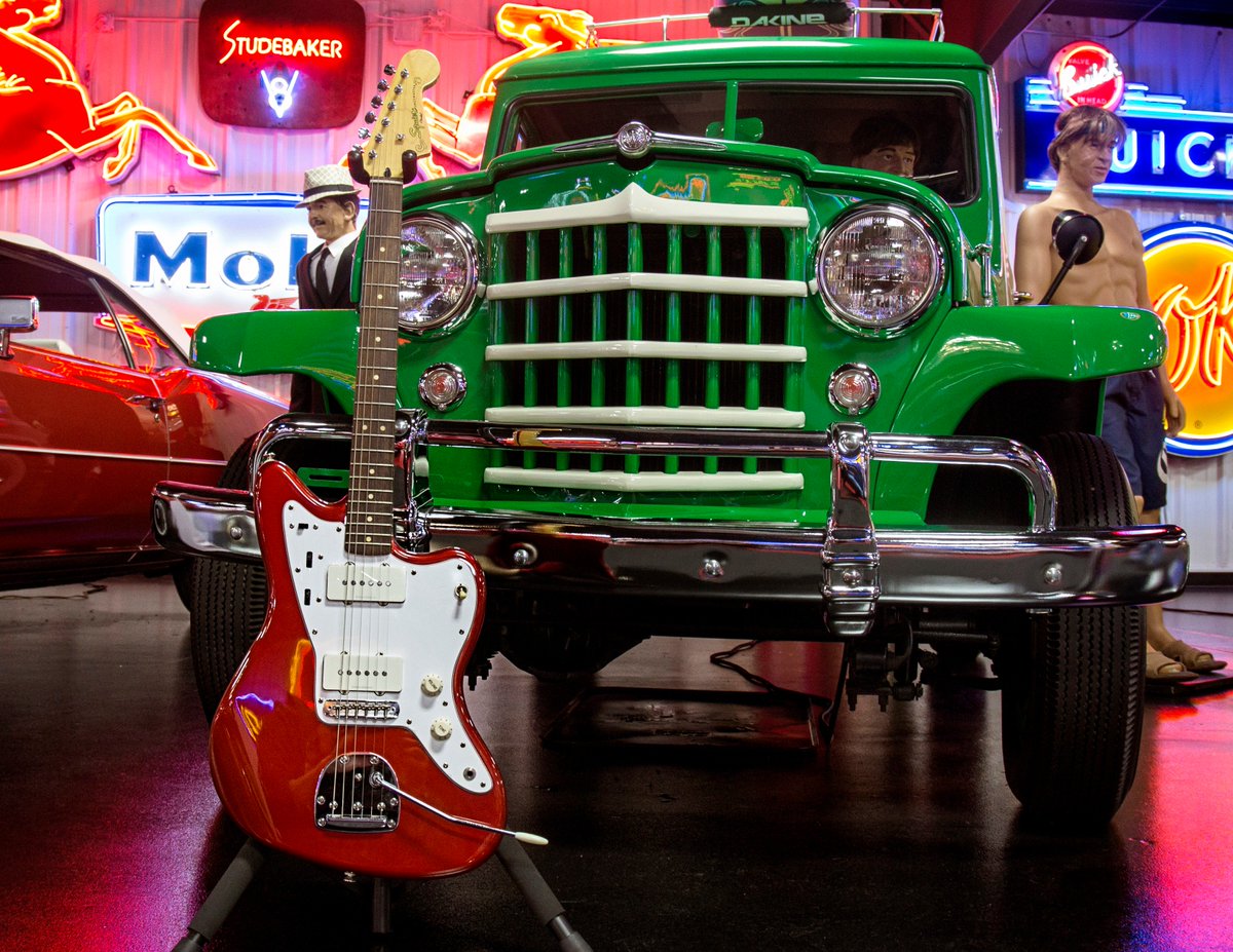 Moore Guitars tweet media