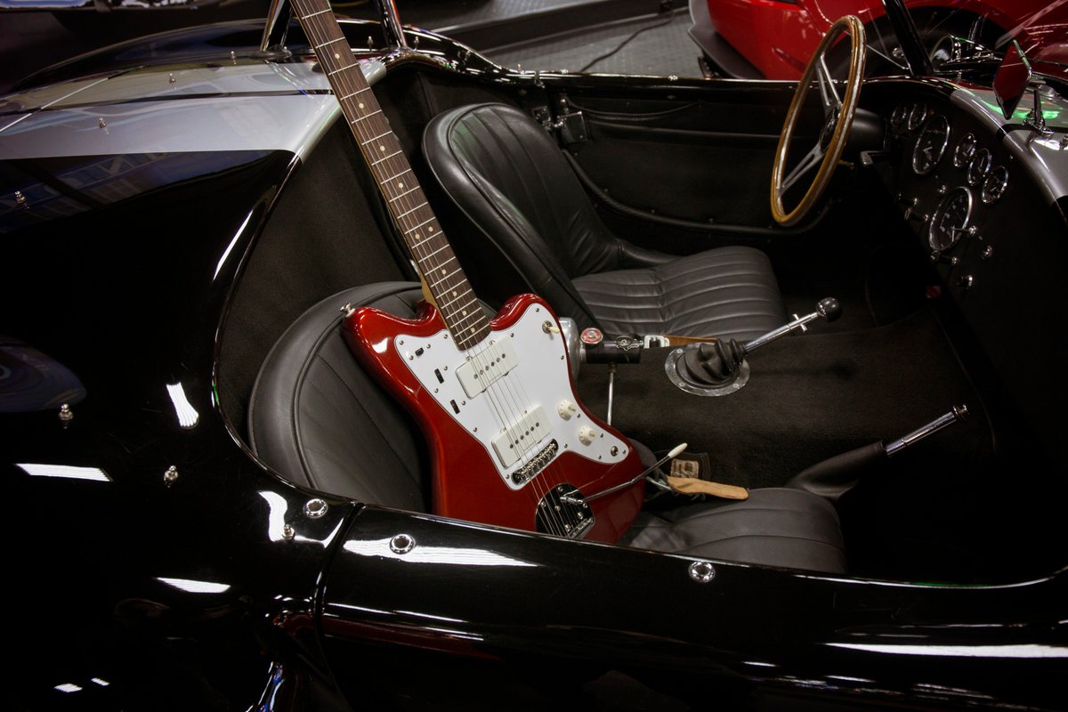 Moore Guitars tweet media