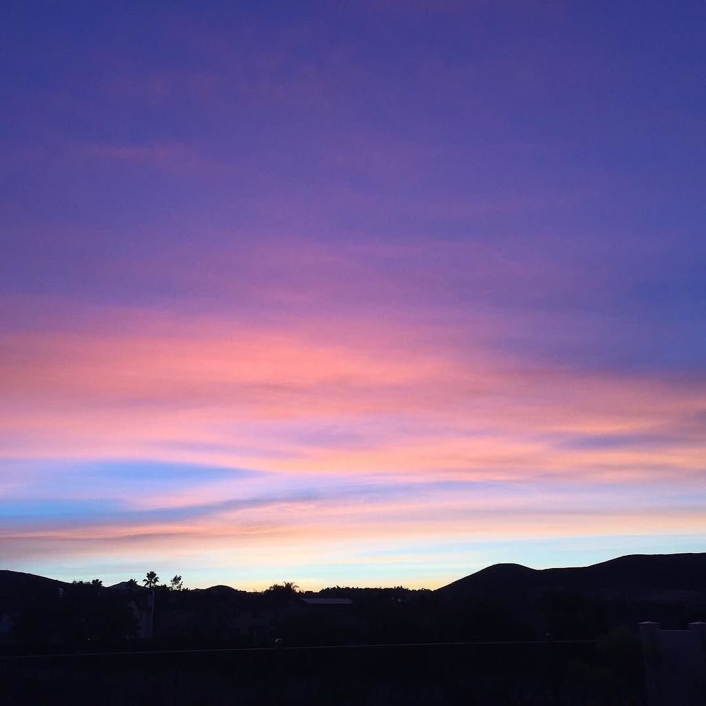 DecorPad's tweet photo. Sunrise from our bedroom 
#sandiego #sandiego_ca #sandiegoca #sandiegolife #sandiegolove #sandiegoliving #pacificcoast #sunrise #sunrises #sandiegosunrise #beautifulsky #beautifulskies #skies #sunriselover #sunriselovers #california #californiasunrise  #… https://t.co/kDOOKbSsGG https://t.co/zn9b7Nku8z