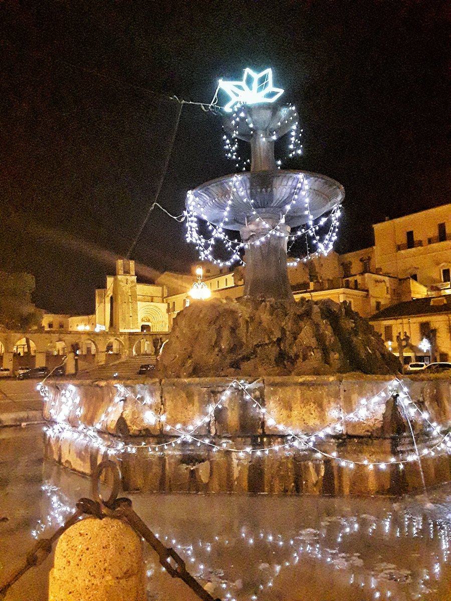 natourarte_info's tweet photo. #BuoneFeste da #Sulmona ! Siamo pronti per affrontare da domani, con la solita grinta e un sempreverde entusiasmo, il nostro #20esimo #Capodanno di #visiteguidate in #Abruzzo ! #BuonAnno2018 #guideturistiche https://t.co/2XSeGZqzqc