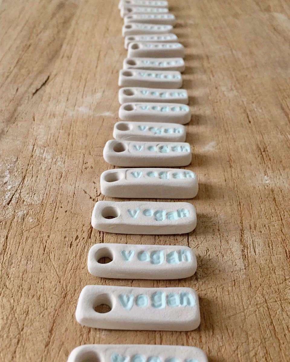 Veganlostnfound's tweet photo. On Sunday we will be losing 17 special edition, lightly glazed necklaces al over the valley. Play along with us and look for clues at #veganlostandfound. #phoenix #arizona #tempe #mesaaz #glendaleaz #scottsdaeaz https://t.co/Cr5ir5pr20