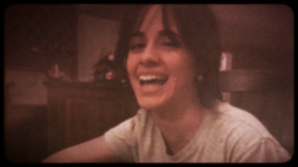 GlGirlLover95's tweet photo. Ela é como uma luz em nossas vidas olha essa mulher! ❤️❤️ #ThanksCamila #NeverBeTheSameVideo #16DaysUntilCamila https://t.co/D3YUPidofu