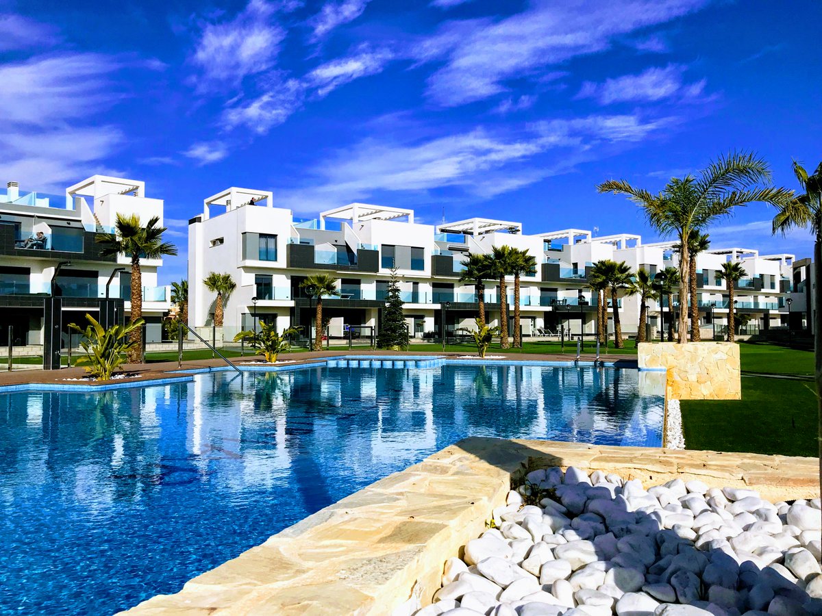 Hola amig@s!!! Llega el final de año, un año lleno de proyectos cumplidos y satisfacciones. En Contrimar continuamos trabajando creando nuevos hogares dedicados al disfrute y comodidad de quienes deciden año tras año confiar en nosotros, mil gracias y desear a tod@s feliz 2018!!