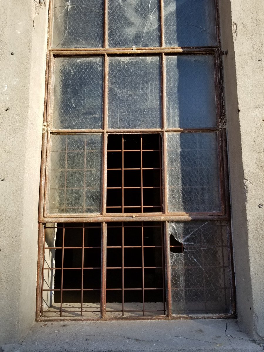 PyrateCmdr's tweet photo. Photographing a bit of #Tempe #history before it is turned into a #hotel and office space. #segartworks #CapnSally #artofvisuals #architecture #Arizona #photography #photo #ghostsign https://t.co/s5uWmy5DfH