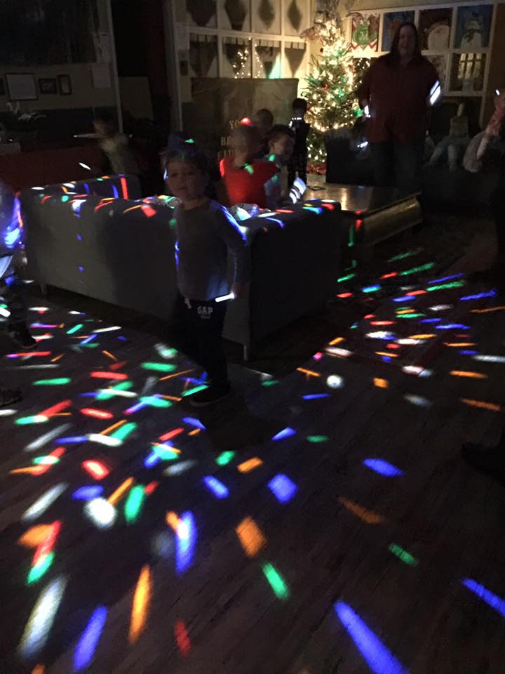 CompassSchoolUS's tweet image. Fun Friday! Happy Holidays from The Compass School!  @CompassSchoolUS @CompassManassas