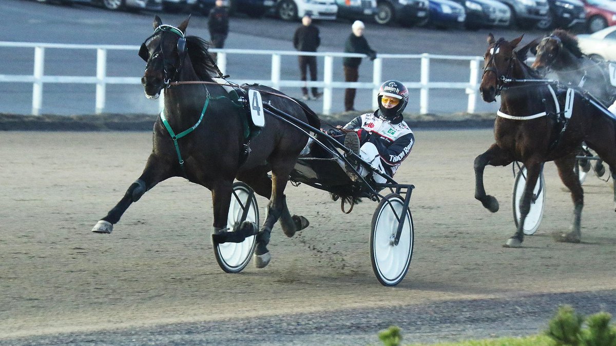 Ravivihje: Harvinainen miljoonapotti jaossa lauantaina: Viikon Toto76-kierros ratkeaa lauantaina Lahden Jokimaalla. Jackpot-rahaa on jaossa lähes puoli miljoonaa euroa, joten vuoden viimeinen kierros kerää isompienkin pelaajien huomion… dlvr.it/Q86ft9 #ravit