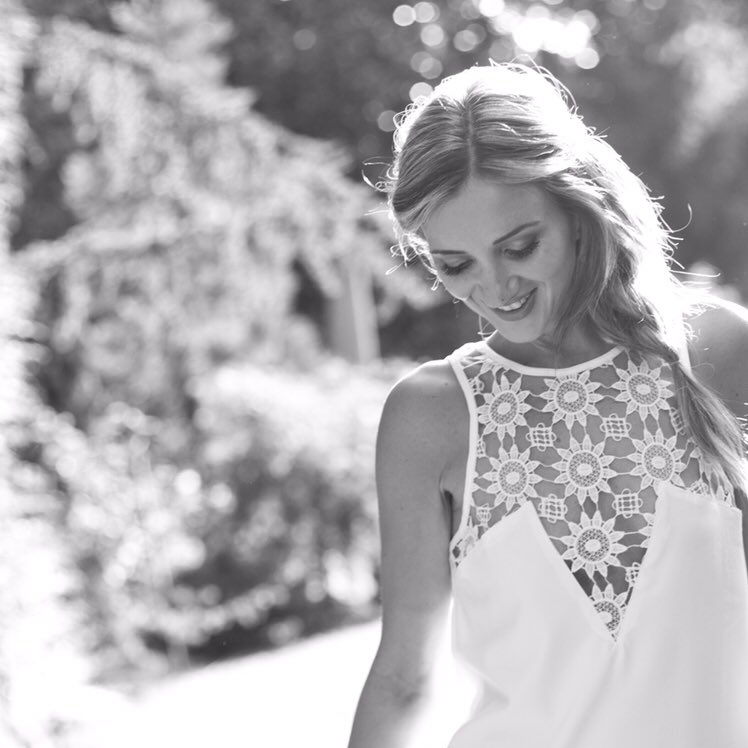 _SarahDarling's tweet photo. 2018 stands before me like a chapter in a book waiting to be written. I reflect back on what an amazing 2017 turned out to be. 
I met so many beautiful souls, and traveled to places I never imagined I’d go. I look forward all the new adventures! Keep shining your 💡 https://t.co/GosynwiUqo