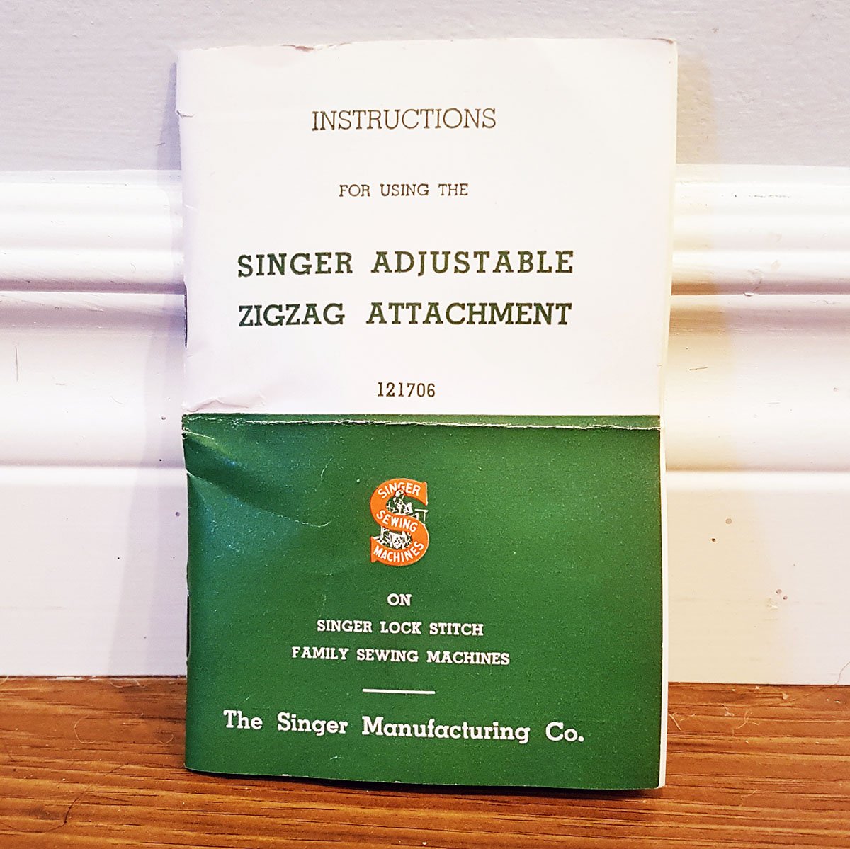 cariboovintage's tweet photo. 1938 Singer Adjustable Zigzag Attachment 121706, With Original Box and Instruction Book https://t.co/t8WwnVk9L4 @SINGERCO @EtsySellsVtg @etsy #etsysellsvintage #sewing #singer #Simanco #needlework #zigzagger #vintage #vintagesewing #sewingmachines #shoponline #1930s #artdeco #YVR https://t.co/USRFpKHNAM
