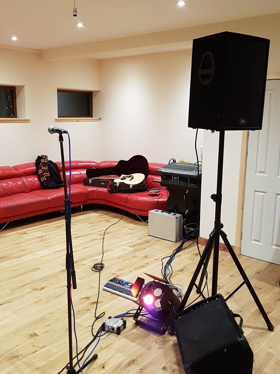 ernestrambles's tweet photo. Giving the new PA system a test run with Fraser Gallacher @BrockiesBar https://t.co/iAxtmkpCnT