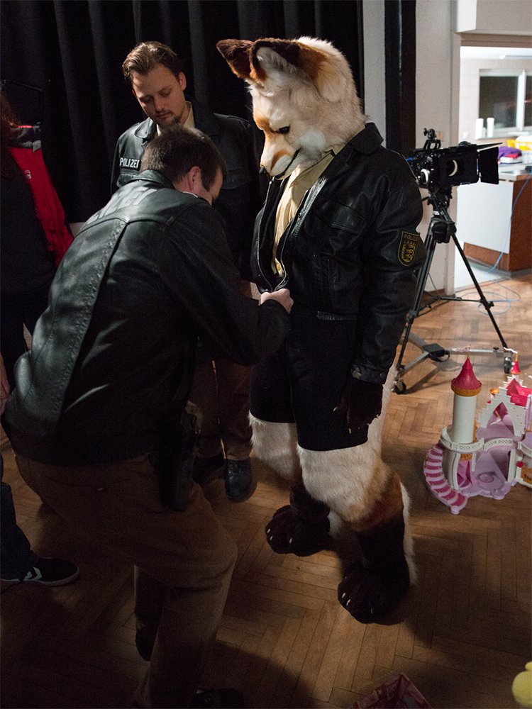 UlyssesDraco's tweet photo. Happy last #FursuitFriday of 2017! Here we have a picture of one of our police foxes getting ready for filming. You have a realistic looking #Fursuit like this one and want to take part in our web series next year? Let us know! 😺 https://t.co/2R5ta8x27V