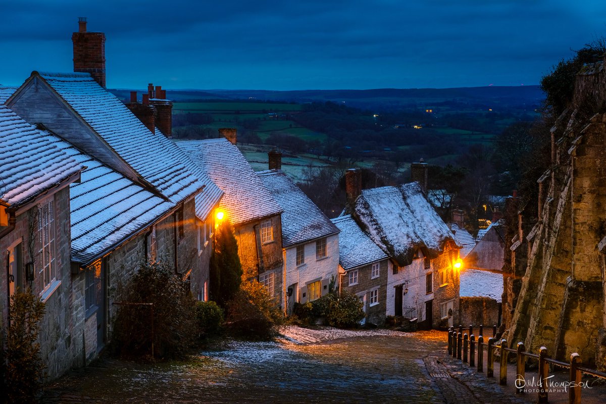 dave_t56's tweet photo. Roof Top Icing on Gold Hill @BBCDorset @DorsetMag @Dorsetecho @AP_Magazine @Fujifilm_UK @DorsetLifeMag @jessops @DorsetSnow https://t.co/tFrLltlIAW