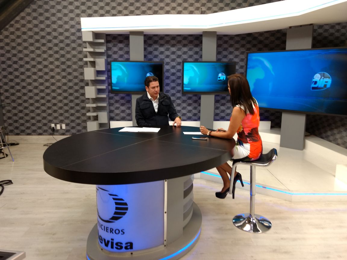 astudilloqro's tweet photo. Hoy acudimos a Televisa a una entrevista con @CarlaGarfias en torno a la propuesta verde de prohibir el uso de bolsas de plástico en las transacciones comerciales, con lo que continuamos con nuestros #ForosVerdes que impulsa el Partido Verde https://t.co/7sXVmmI7ok