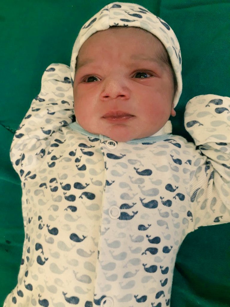 vickborges12's tweet photo. Miguel nasceu porra 😍😍😍😍 coisa linda da tia 😍😍 https://t.co/TnaN3m6EqU