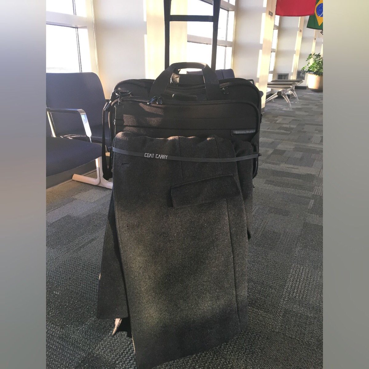 coatcarry's tweet photo. Holiday travel... 

#coatcarry #travel #airport #NYE2018 #Chicago https://t.co/yq61Cmo0sJ