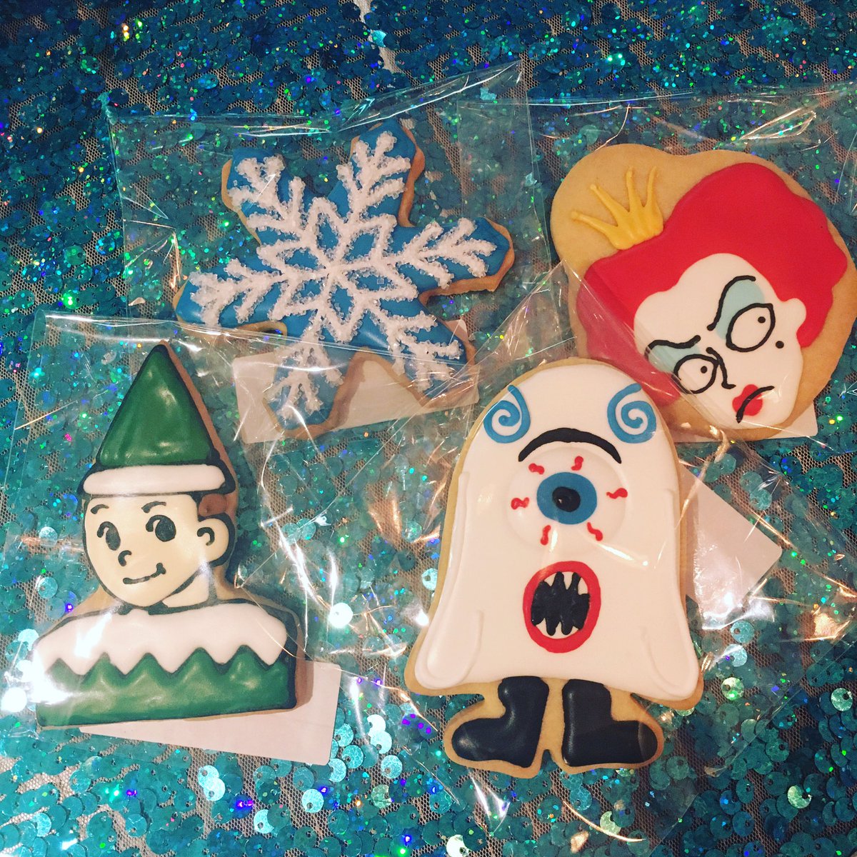 OttawaMusicals's tweet photo. Cookies from @BokoBakery have arrived. Today's matineeis a sellout! Get your tix soon! #ottawatourism #ottawatheatre #gladstonetheatre #ottawa2017 #performers #myottawa #holidaytradition https://t.co/i1KQpR7P7O