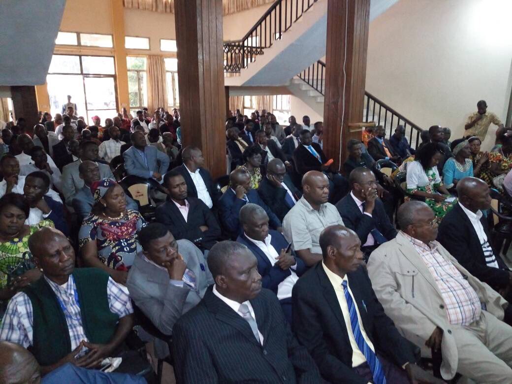 ngoyikasanji11's tweet photo. J’ai réuni ce jour les forces vives du #Kasaï Oriental. Nous Ns sommes mis d’accord. Le comité laïc de notre diocèse n’ayant projeté aucune marche, dimanche 31 sera une journée de prière normale à MJM. Mise en garde contre tt celui qui tenterait perturber le déroulement de cultes https://t.co/2GPQMHccx4