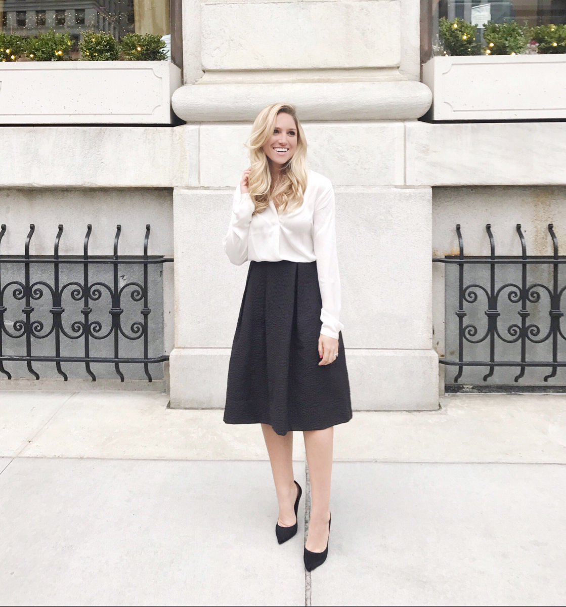 BrianaPash's tweet photo. Holiday outfit season is in full swing - helping me get through it is @SecretDeodorant 's Invisible Spray! Head over to the blog to shop my favorite products: https://t.co/DTs1JDmg2L #SecretPartner #StressTest https://t.co/5WX9kOGzPX