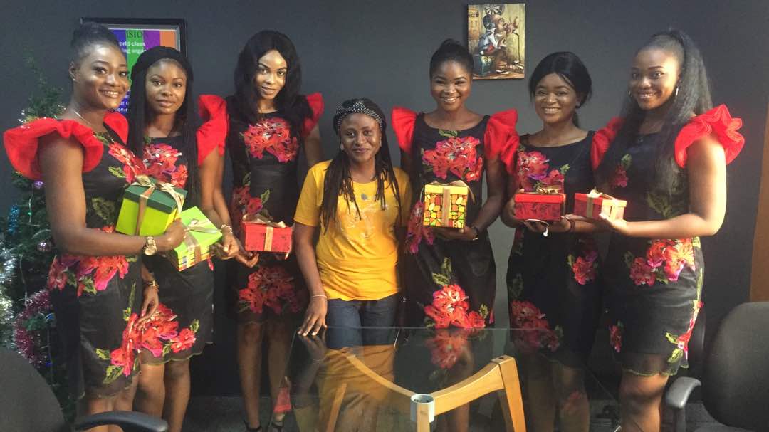 NIPOSTHQ's tweet photo. The crew plus NIPOST Counter Mgr {Bukky} at The BeatFM Ibadan for media activation

@jimiykeofficial 
@chidinmaekile 
@adekunleGOLD 
@realmercyj 
@official2baba 
@VectorThaViper 
@youngskales 
@iamkissdaniel 
@iamsmalldoctor 
@TomzPouty
🎊
🎊
#12giftsNipost https://t.co/lY873iwpf0