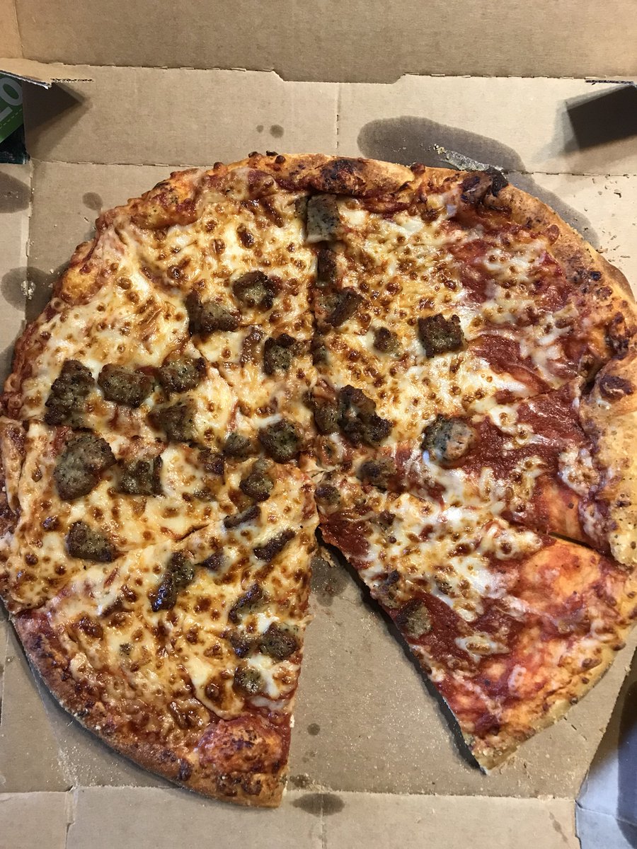 nyquistmedia's tweet photo. @dominos what is you doin baby this isn’t extra cheese and it tastes horrible... https://t.co/gnsWaGtEXL