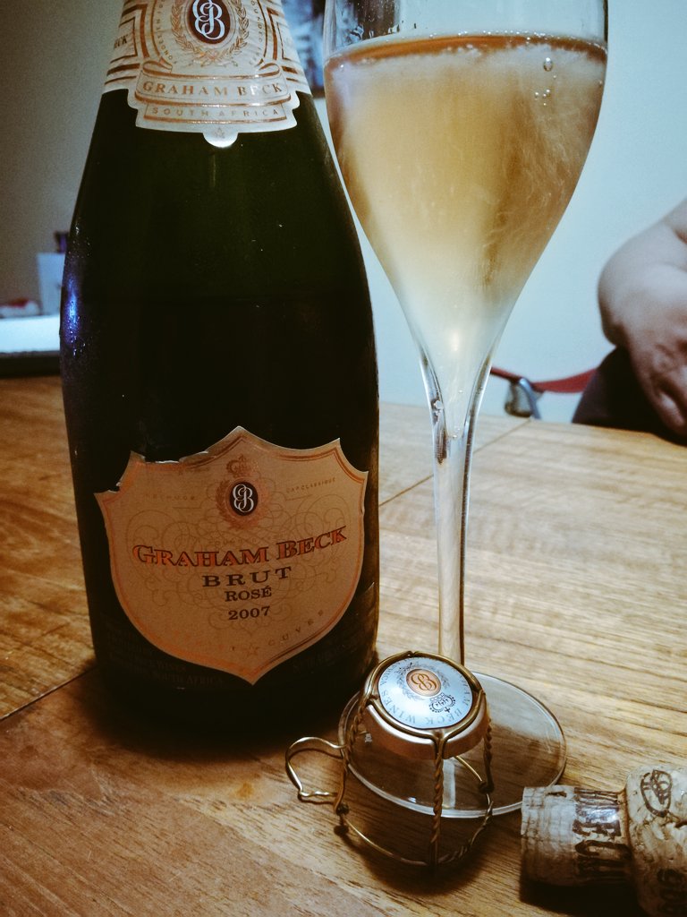 OLMEGA's tweet photo. A decade old bubbly @GrahamBeckSA @BubblesFerreira #2007 #Rose what a way to spend the last Friday of 2017. Cheers with this deliciousness https://t.co/coKsfHSjle