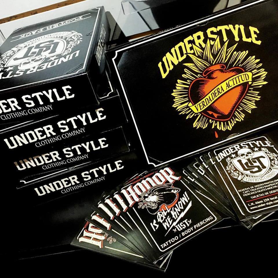 UnderstyleUST's tweet photo. Calor infernal en la ciudad de la furia, pero seguimos poniéndole el pecho a este fin de año.
Hoy estamos hasta las 20:30, y mañana sábado 30 abrimos de corrido desde las 10 hasta las 21 hs.
Nos encontras en Alem 259 local 15, pasate y combatí el calor con nosotros a puro rock!! https://t.co/NGs7xrDvLE