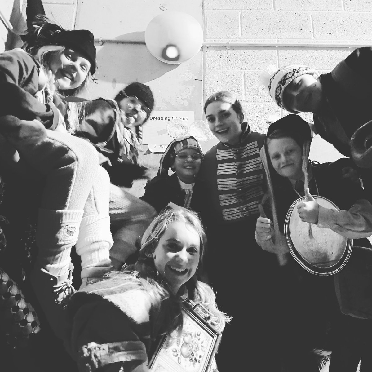 jodirilot's tweet photo. Patiently waiting in the wings for their cues. These kids are such pros and a delight to watch on stage. @Rosetheatre @RoseRYT #AliceinWinterland https://t.co/wAUQFFAapt
