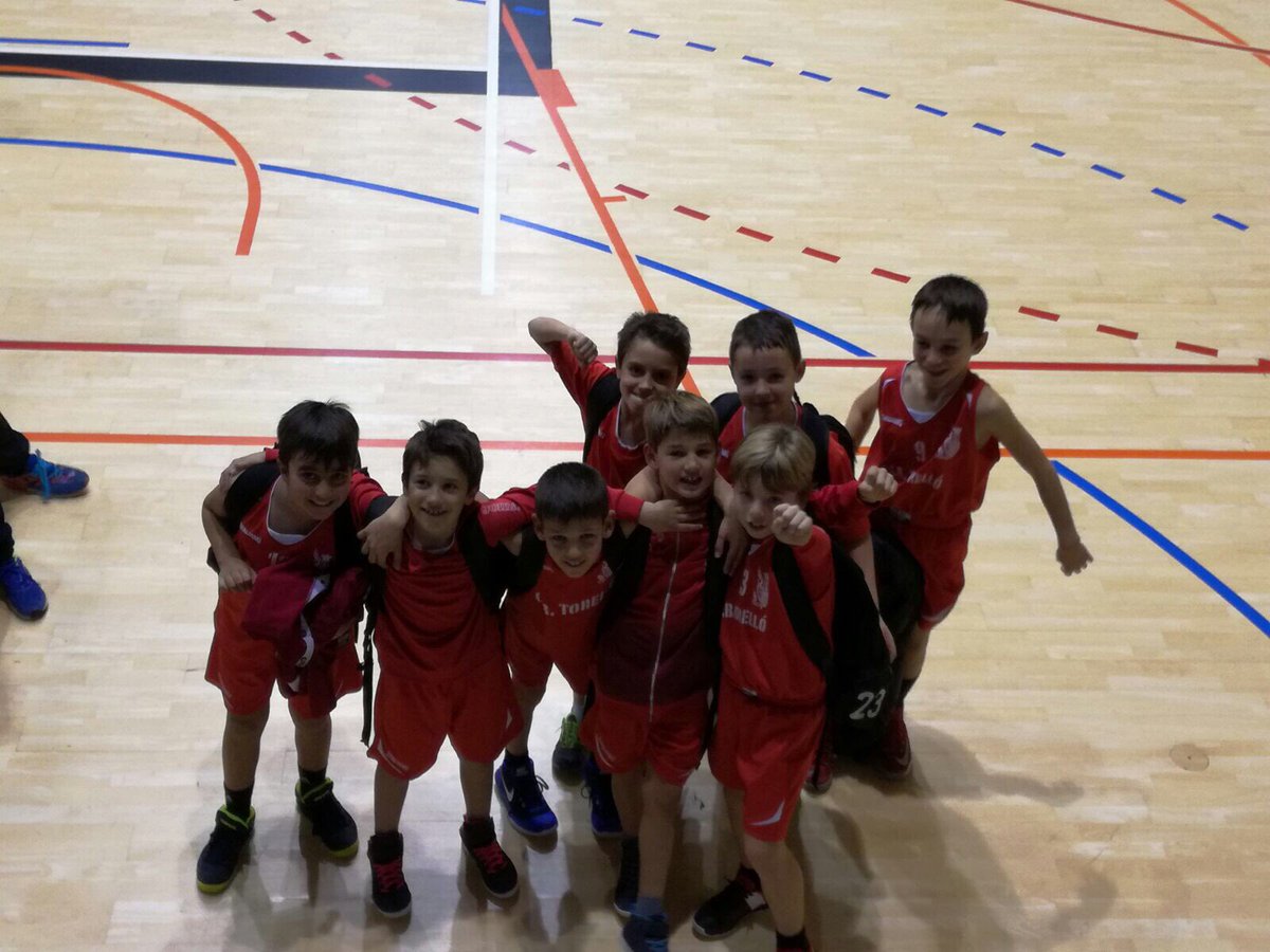 CBTORELLO's tweet photo. Premini Masc s’estrena amb victoria al #TCCDPREMINI per la minima vs @Manyanetreus #SomTorelló #ValorsClub https://t.co/l0PD6xsORU