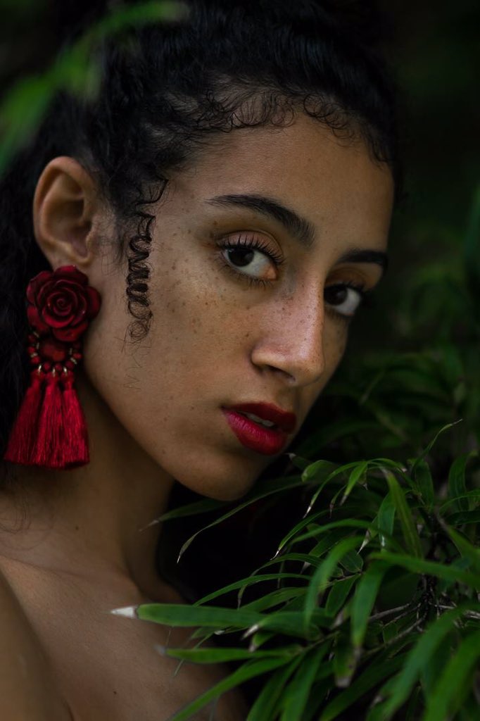 spacecadette__'s tweet photo. Colleen in my backyard #AWVisuals 

If you know any aspiring models, makeup artists, and stylists in South Florida, send them my way! I'm moving to Boca Raton soon and would love to collaborate, make new friends, and of course...make art. 💕 https://t.co/QXSrJgMIja