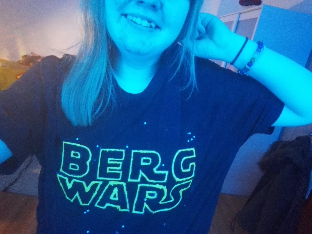 LenaDummkopf's tweet photo. Mein Beitrag zu #Bergwars 🌌
Hatte keine Zeit für ein Fanart, also habe ich mal was neues gemacht!
Btw: Bergwars ist großartig, ich liebe es! Wirklich, du hast dich wieder selbst übertroffen. <3
@BergmannToGo https://t.co/VIxJzlHG2N