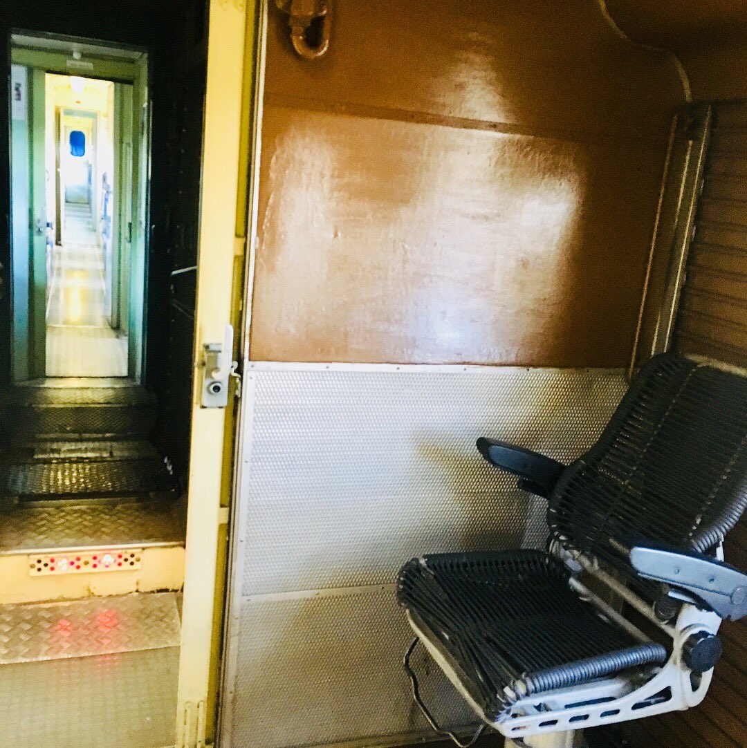 chuanlao's tweet photo. 🚂 #memories from a #backintime #journey #backhome #😍💫 #athome #火车 #旅游 #撒丁岛 #坐 #回家 🚂 #train #oldstyle #farwest #trainspotting #sardinia #oldchair #trainwagon #learnchinese #teacupt9n 🍵 https://t.co/SrI3RVdaWF