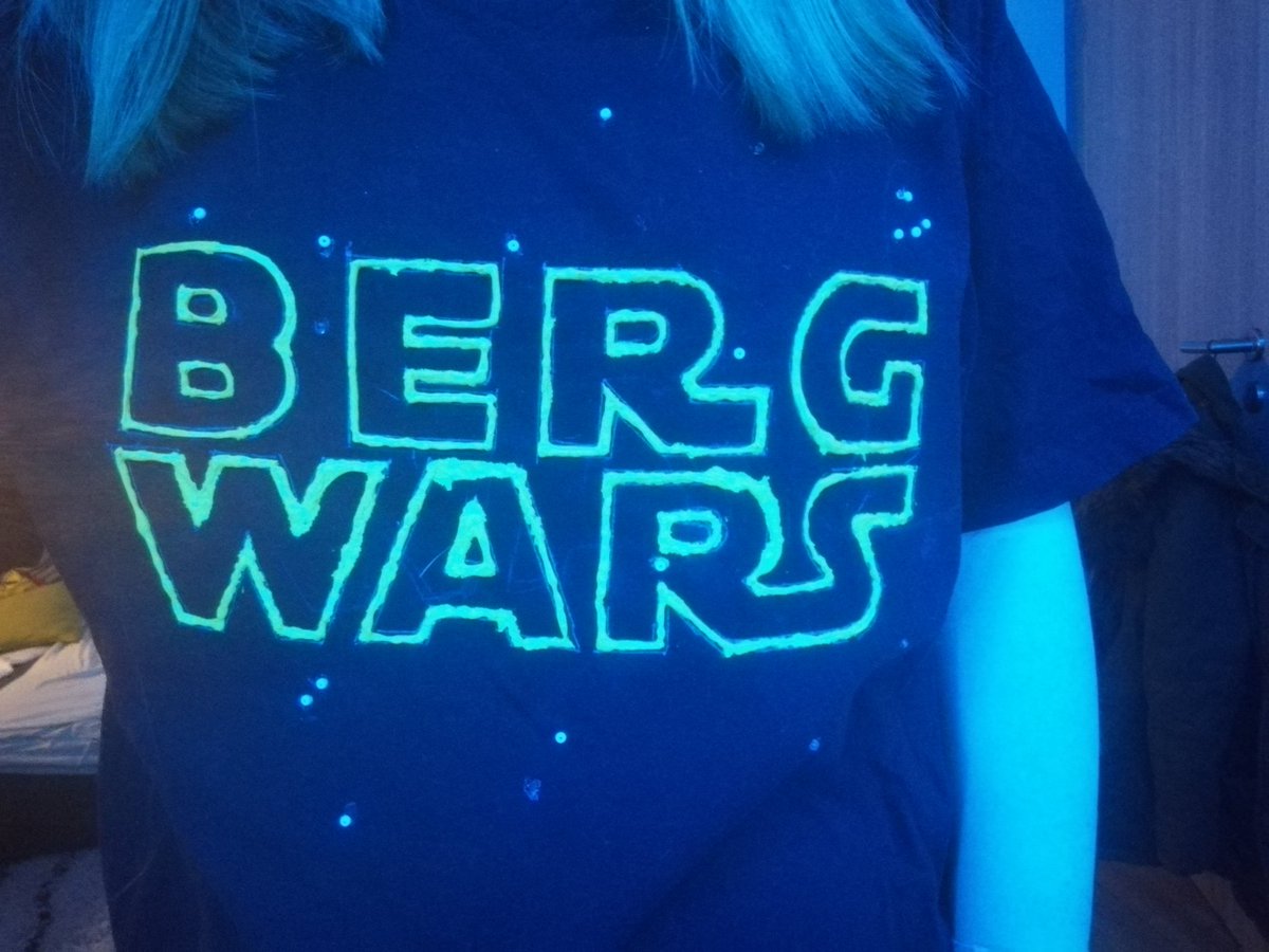 LenaDummkopf's tweet photo. Mein Beitrag zu #Bergwars 🌌
Hatte keine Zeit für ein Fanart, also habe ich mal was neues gemacht!
Btw: Bergwars ist großartig, ich liebe es! Wirklich, du hast dich wieder selbst übertroffen. <3
@BergmannToGo https://t.co/VIxJzlHG2N