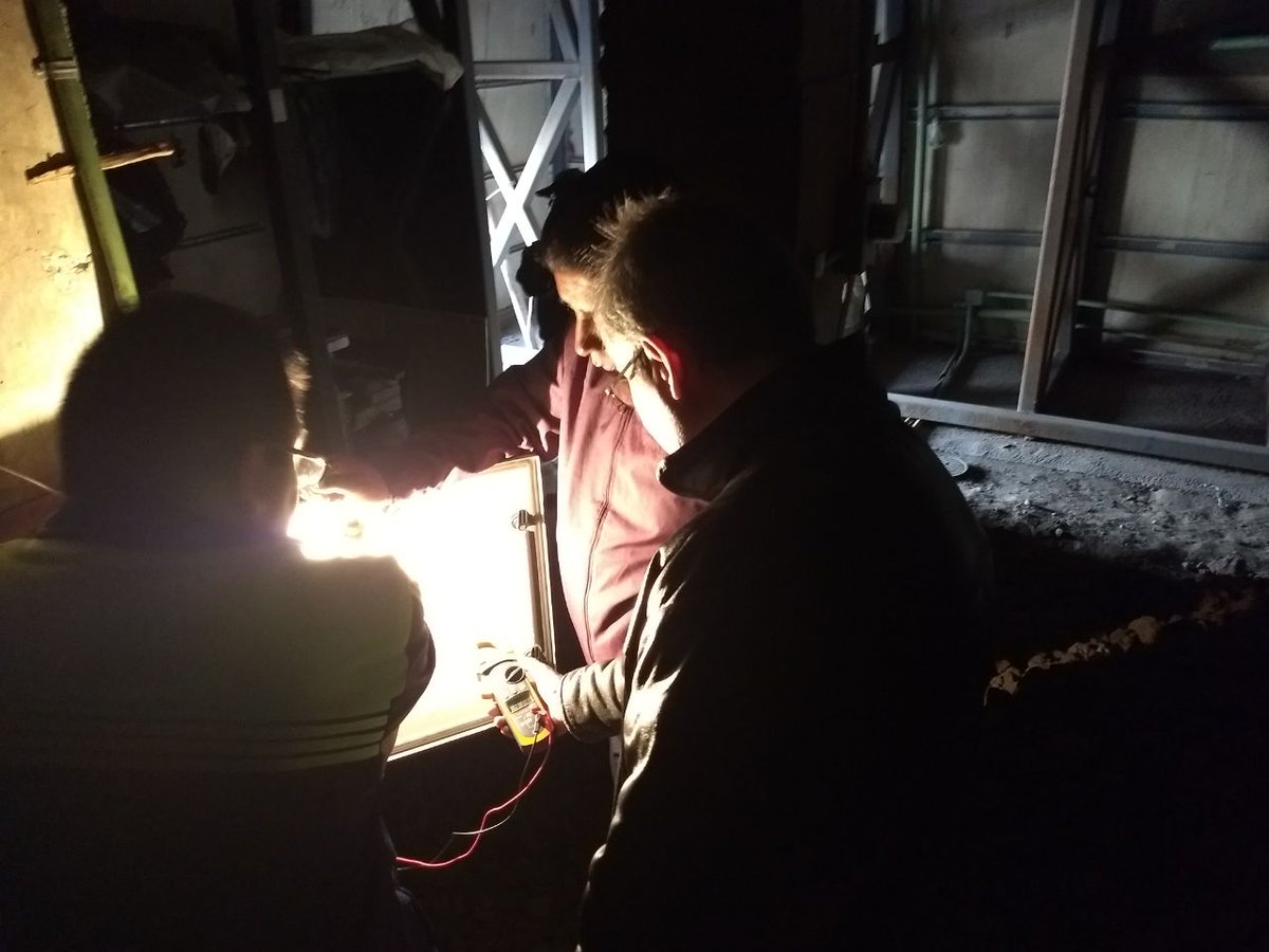 indalecio_r_v's tweet photo. Nuestros compañeros de la Dirección de Infraestructura trabajan para dar mantenimiento al sistema de iluminación de la escultura “El Vigilante”, obra que refleja la identidad de nuestro municipio y que se encuentra ubicada en la carretera México – Pachuca. https://t.co/MgkMAgKTEq