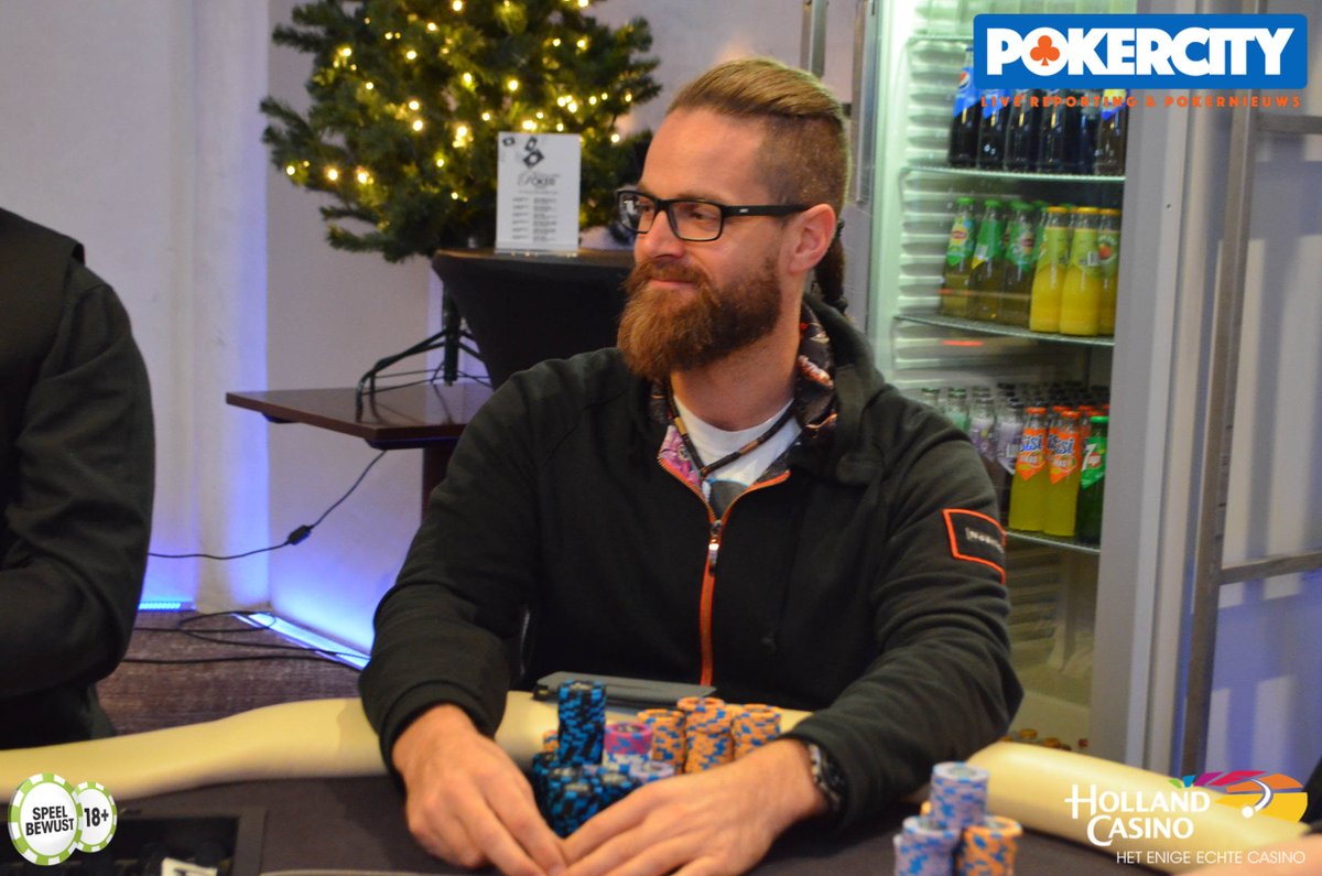 PokerCityNL's tweet photo. @PokerSeriesNL #DutchOpenPS - @Paul_Berende moet zich tevreden stellen met een mincash (16e, €2.958). 'Padjes' werd net uitgeschakeld toen hij met 44 ten onder ging tegen 99 van @svzff https://t.co/KSnlxqWimZ https://t.co/bKEQ3zE3ab