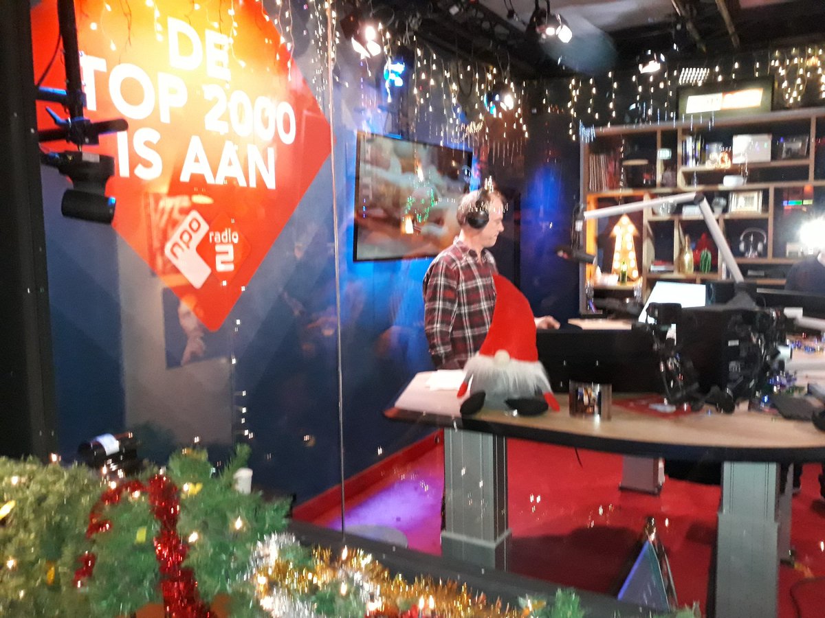 dejongegr's tweet photo. Gezellig in het top 2000 café https://t.co/FGJZGSfAtz