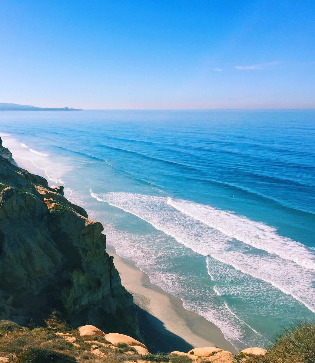 White-capped waves bode well for a weekend at Torrey Pines. (IG/edlama)