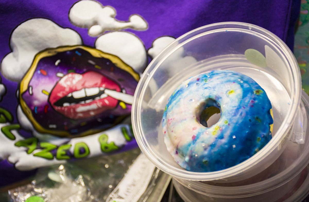 GlazedInfuzed's tweet photo. Tell us what flavors you’d like to see in 2018!! Comment below and show some love!! #Donuts #Cannabis #i71Compliant #Community #Culture #Flavors #2018 #NewFlavors #CannabisCommunity #CannabisCulture #Edibles #WashingtonDC https://t.co/cCv0zpL61j
