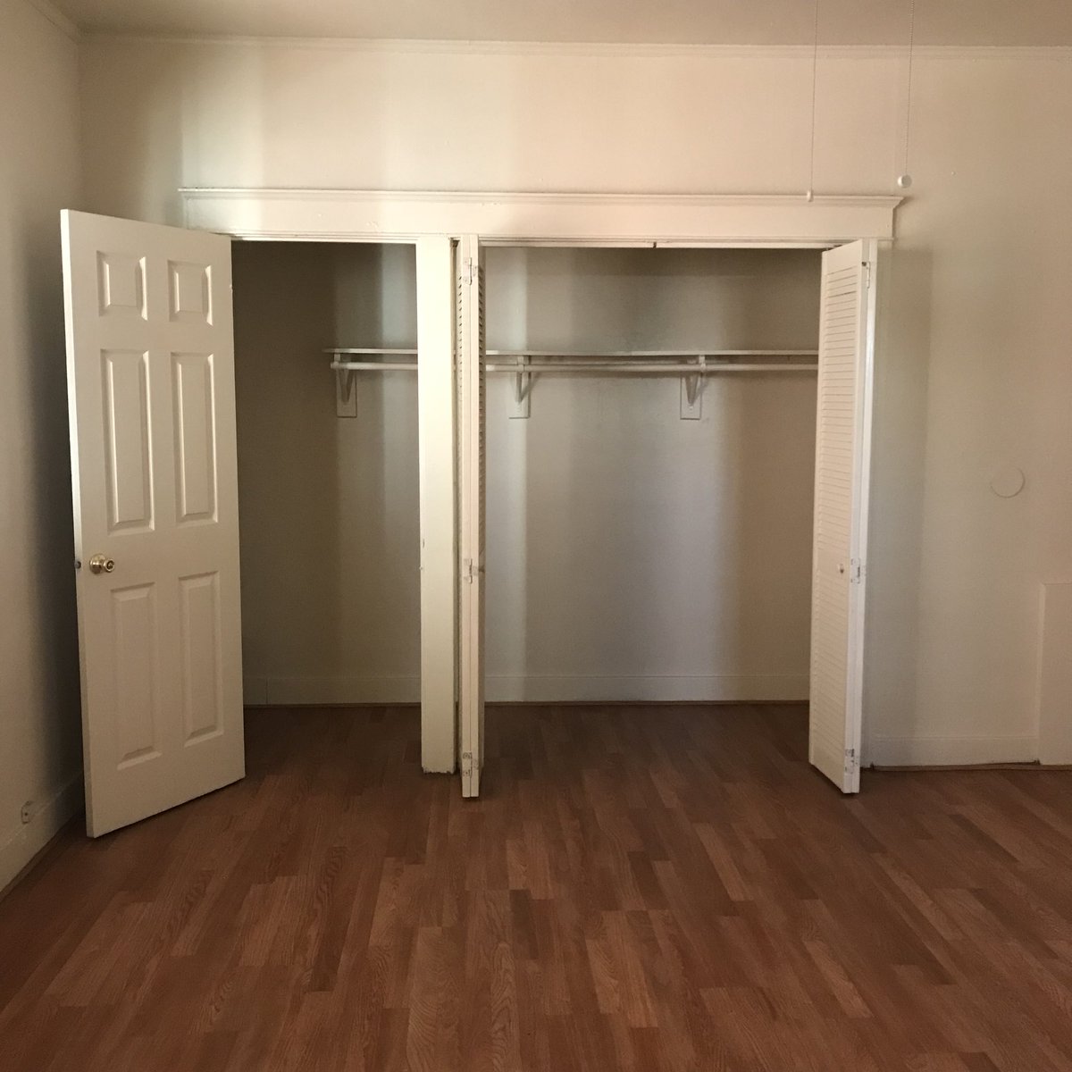 TEC6unny's tweet photo. I have real tears in my eyes. This is MY fucking apartment. I really have an apartment, in my name. 

Ive been homeless twice in the past year... last new year i spent it sick, sleeping in my car. But this year its different. Im speechless. https://t.co/6LyiK3TKG5