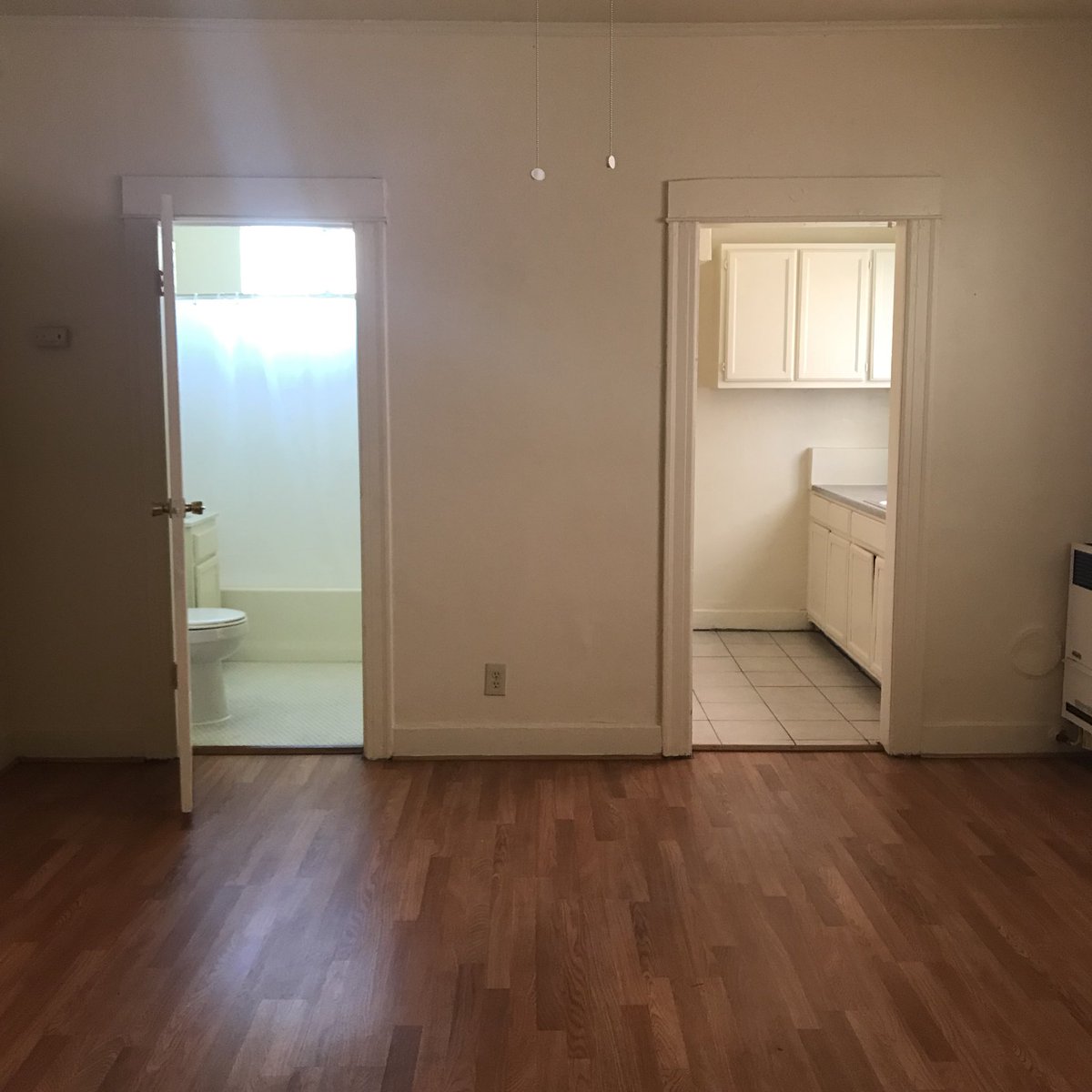 TEC6unny's tweet photo. I have real tears in my eyes. This is MY fucking apartment. I really have an apartment, in my name. 

Ive been homeless twice in the past year... last new year i spent it sick, sleeping in my car. But this year its different. Im speechless. https://t.co/6LyiK3TKG5
