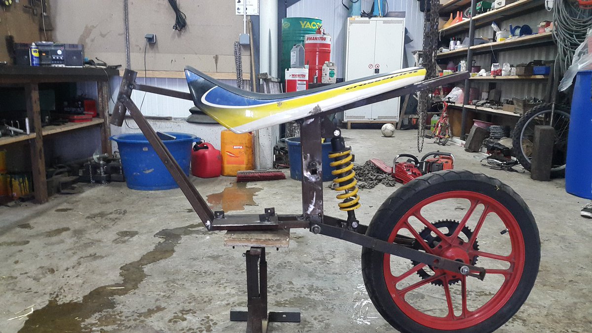 unpecnot's tweet photo. Bon @JorianPonomaref @KIKANINAC vous avez déjà pensés à créé une moto de A à Z ? Bah nous oui vous pençez quoi de cette étape intermédiaire ?  #moto https://t.co/sYZ98XI7p2
