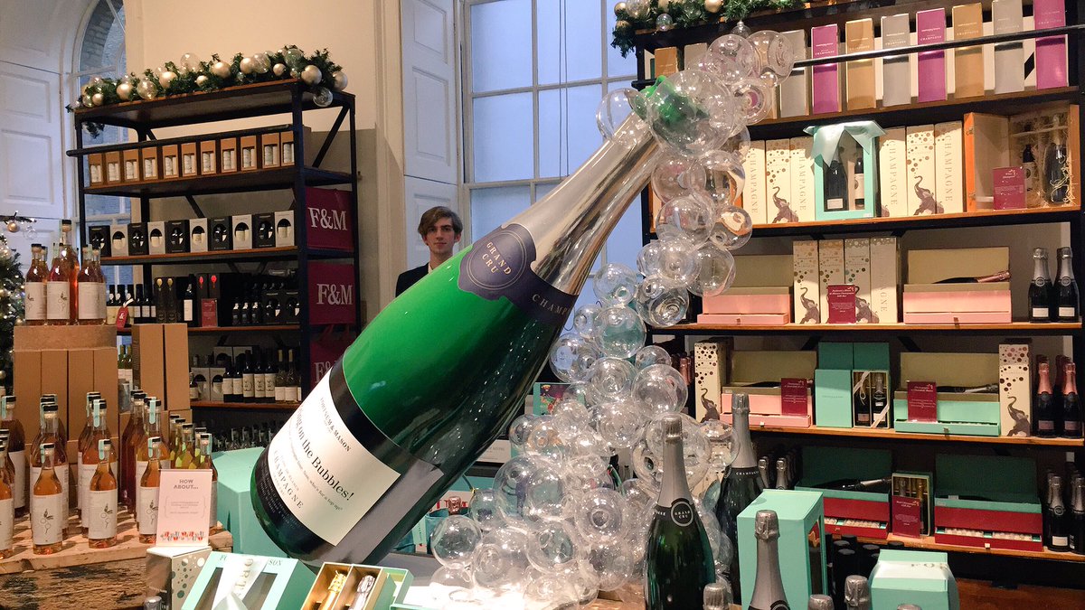 JetsetBoyz's tweet photo. Over the festive season we've visited some fab markets in #London, enjoyed a few festive tipples and had some oh-so tasty things to eat! 😋 How about you?

👍 https://t.co/UAGMSUymxQ

🎄 #ChristmasInLondon #12DaysOfChristmas https://t.co/s44EiMLJ7u