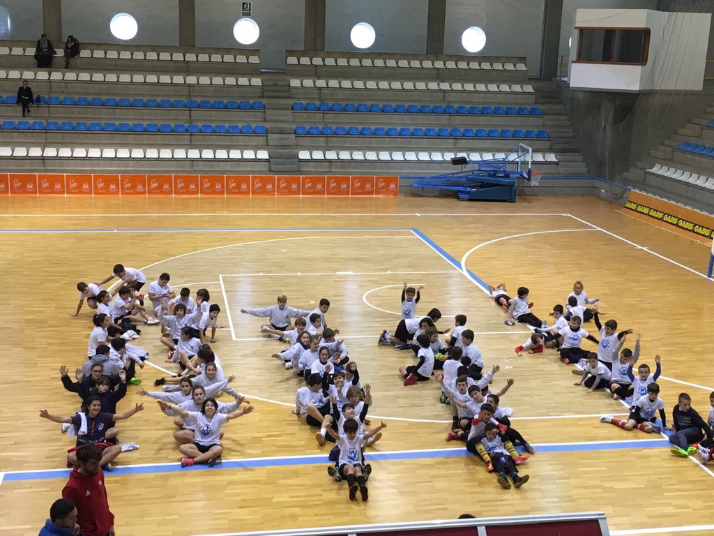 VeroBoquete's tweet photo. Se terminó el VII Campus @escola_VBoquete y ya tenemos ganas de más!! Os esperamos en el próximo, lo iremos preparando con la misma ilusión de siempre 😊⚽️ 3/3 https://t.co/AV6c2XvI4v
