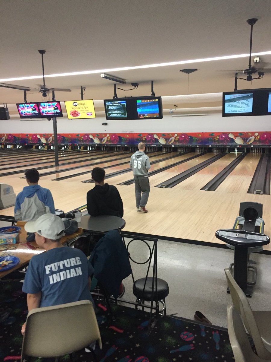 SJhoopsquad's tweet photo. With some downtime between games the Tribe took in some bowling and arcade games. #BowlTribe https://t.co/oDyuOvSDBw