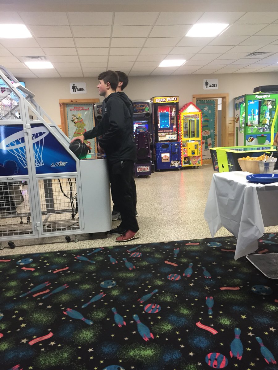 SJhoopsquad's tweet photo. With some downtime between games the Tribe took in some bowling and arcade games. #BowlTribe https://t.co/oDyuOvSDBw