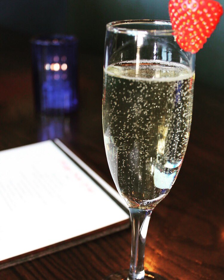 aviary_j's tweet photo. Get ready to celebrate #NYE with a special New Years Eve menu and a toast to welcome 2018🥂
Click the link in our bio to make your reservation today!
*Happy Hour: 5-10 in bar area
#nye #newyearseve #newyear #newyearsmenu #specialmenu #champange #enterprisefishco https://t.co/720Y8oRnBd