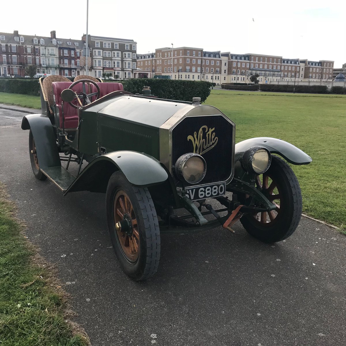 APCARSKENT's tweet photo. 1911 Car for sale 
White 60hp RHD USA made. Now fitted with 14.5 Litre American Le France https://t.co/iJElvc6v1o