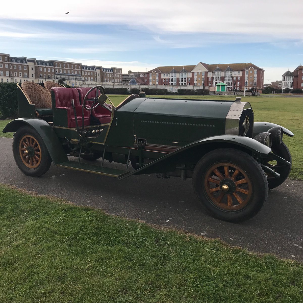 APCARSKENT's tweet photo. 1911 Car for sale 
White 60hp RHD USA made. Now fitted with 14.5 Litre American Le France https://t.co/iJElvc6v1o