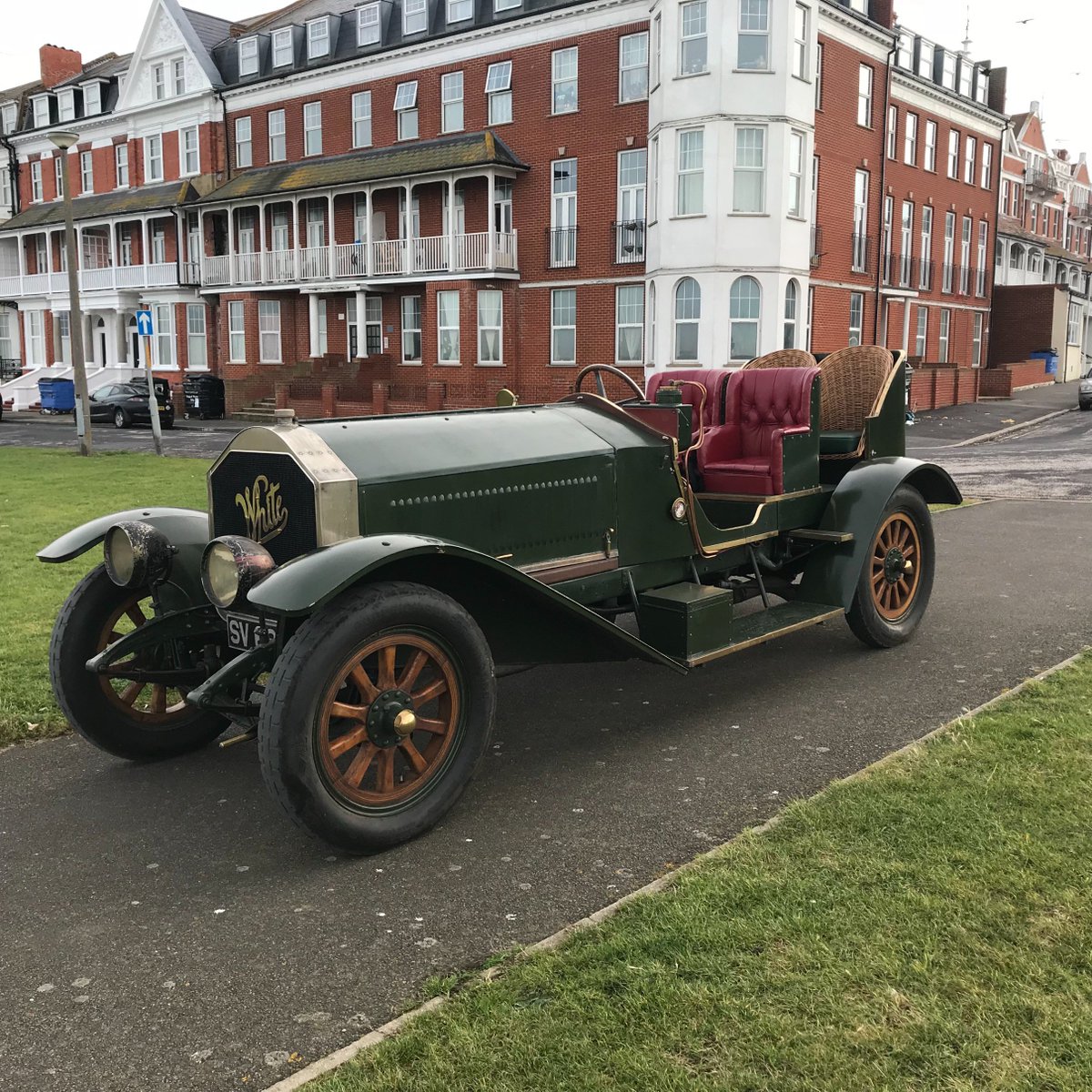 APCARSKENT's tweet photo. 1911 Car for sale 
White 60hp RHD USA made. Now fitted with 14.5 Litre American Le France https://t.co/iJElvc6v1o