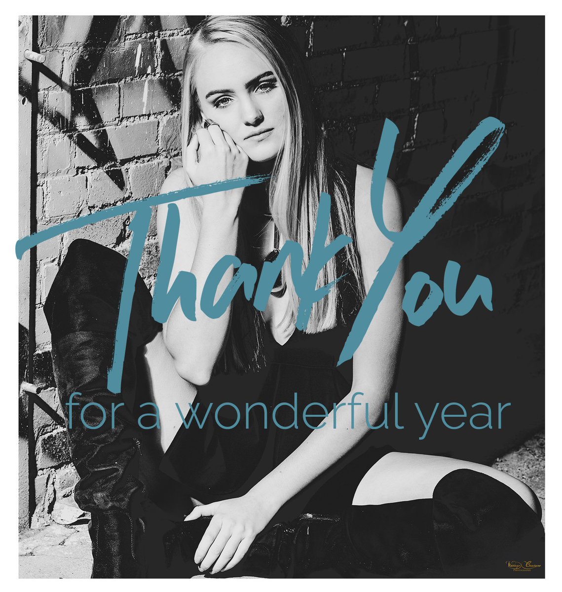 1VintageCouture's tweet photo. Happy Holidays! and Thank you for a wonderful year!🎉💫 #senior2018 #seniors #vintagecouturephotography #TexasSenior https://t.co/B4W1PfVUBu