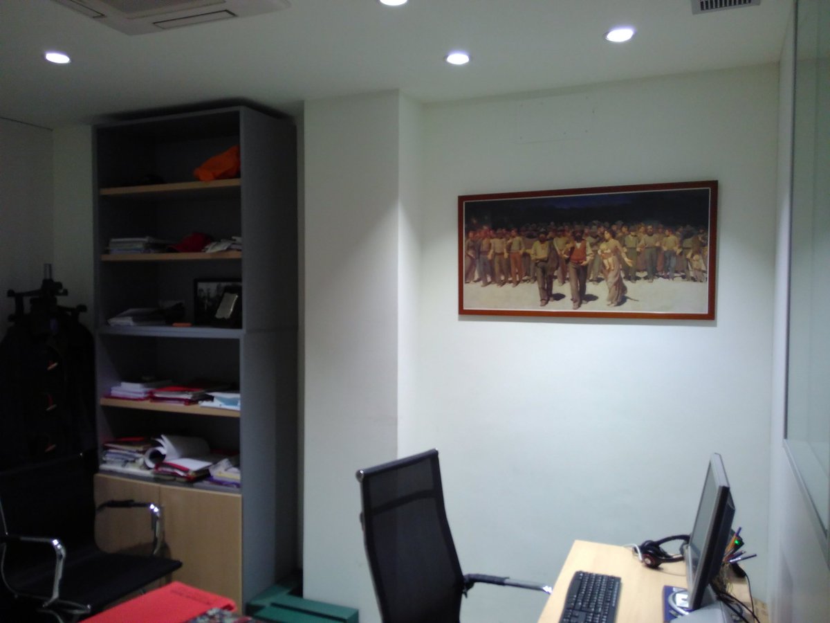 L'1.10.2002 començava a treballar com advocat laboralista. Exactament 15 anys i 5 setmanes després vam decidir que potser havia de fer un parèntesi. 1D'OCTUBRE i 155!Darrer dia.
Gràcies a les meves companyes del <a href="/CollectiuRonda/">Col·lectiu Ronda</a>,a milers de treballadores i al sindicalisme combatiu