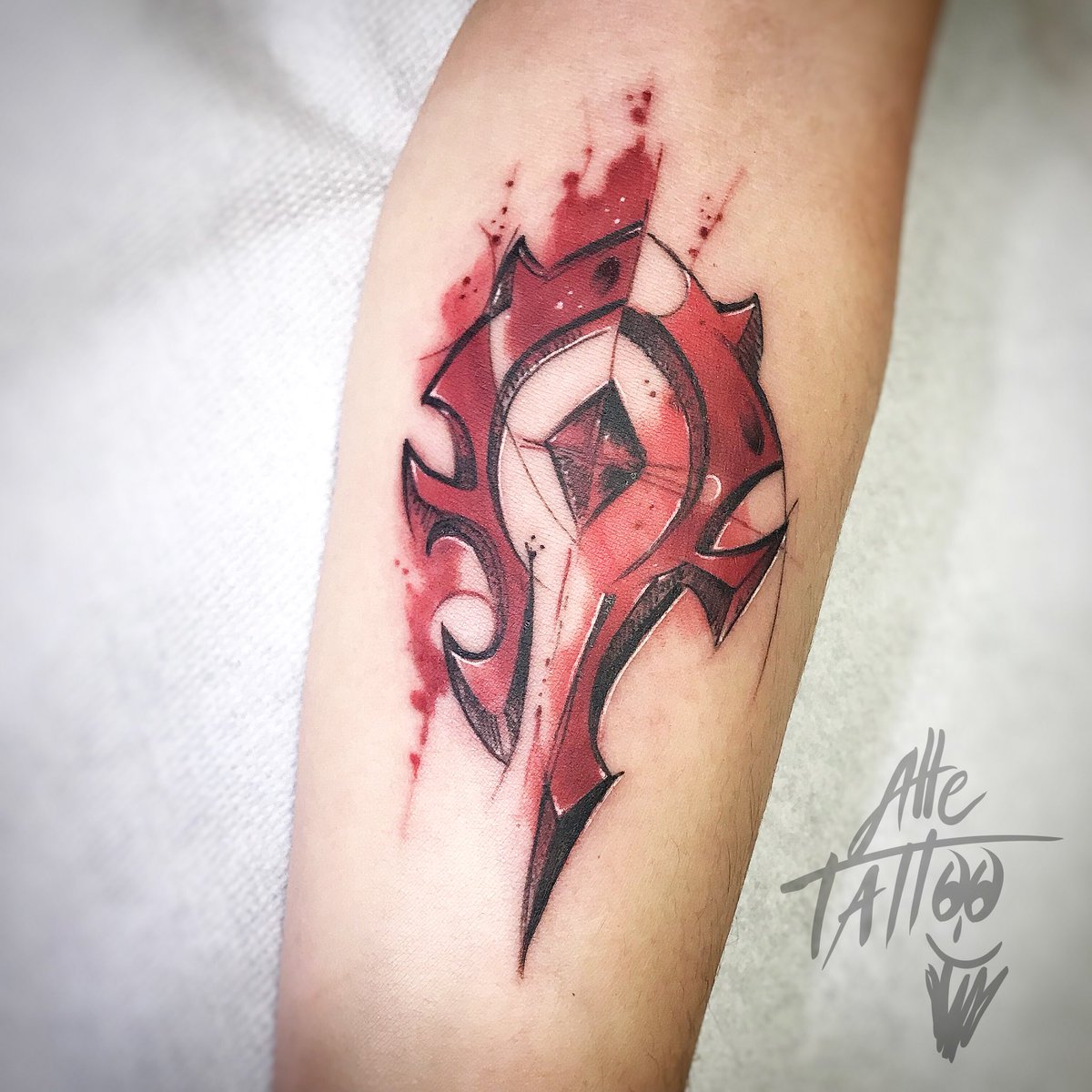 AlleTattoo's tweet photo. Vi piacciono i giochi di ruolo o società ? 🔥 #worldofwarcraft  #tattoo #alletattoo #illidan #warcraftworld #blizzard #hearthstone #hearthstoneheroesofwarcraft #goldencard #legendarycard #cardgame #czechgamer #tawernbrawl #hero #heroesofwarcraft #blackhand #blackrock https://t.co/Wdvw2QgdUO